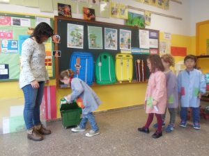 LA VEGA SAP QUE ELS BOLQUERS VAN AL CONTENIDOR GRIS (DEL CARRER)